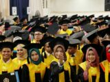 WISUDA KE 20
